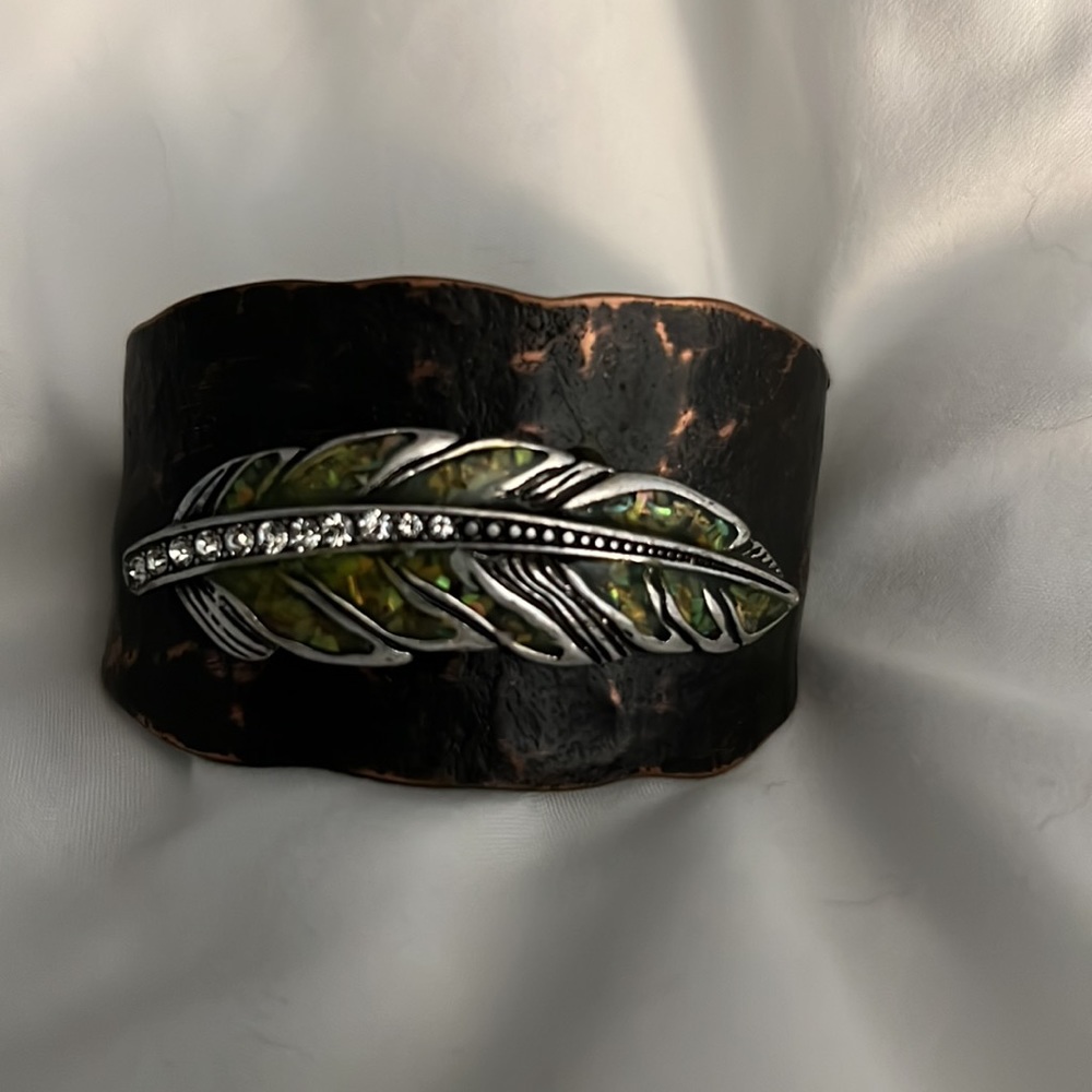 Bronze Cuff Bracelet With Olive Mother Of Pearl Leaf - Picture 4 of 5